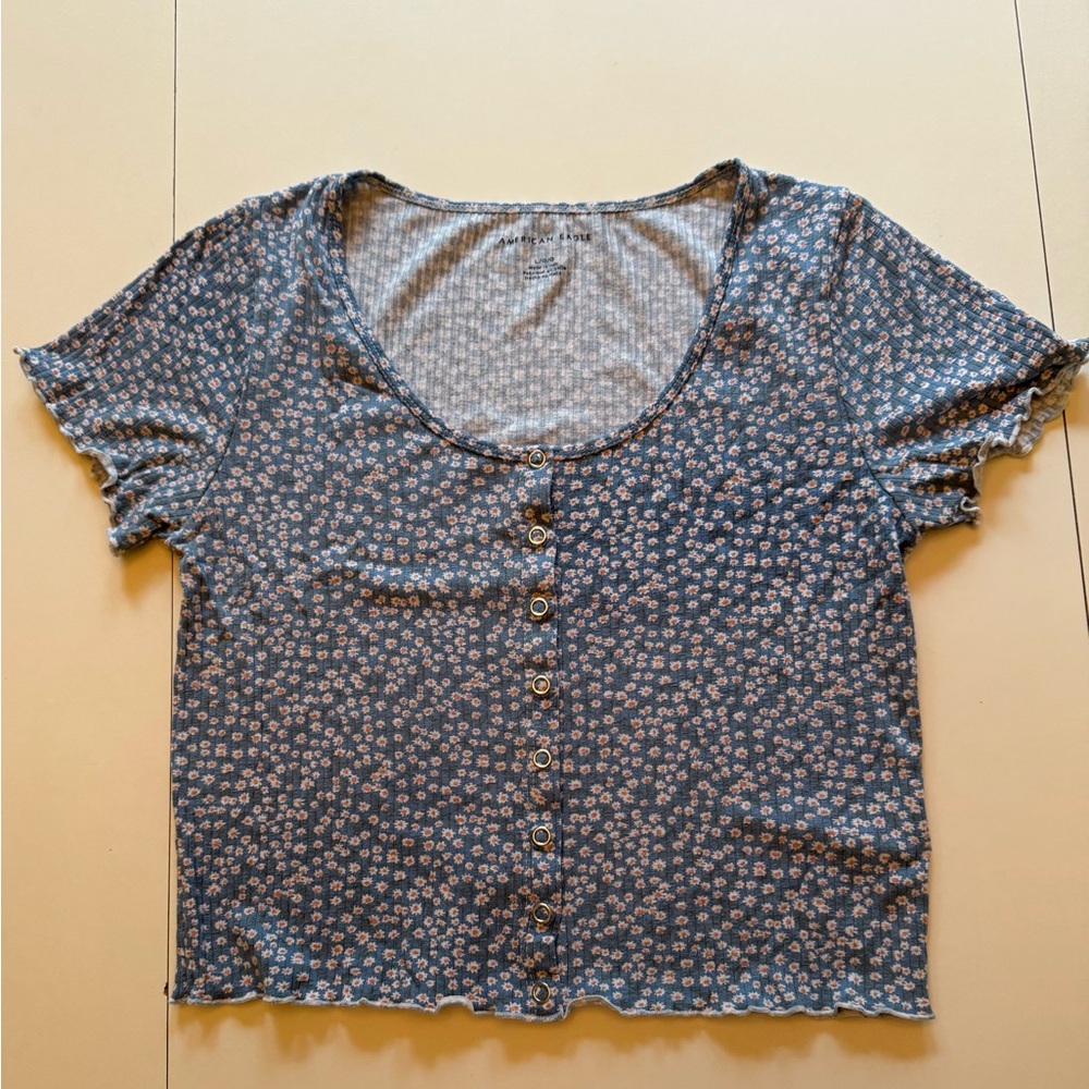American Eagle Outfitters Blue Floral Button-Up Tee